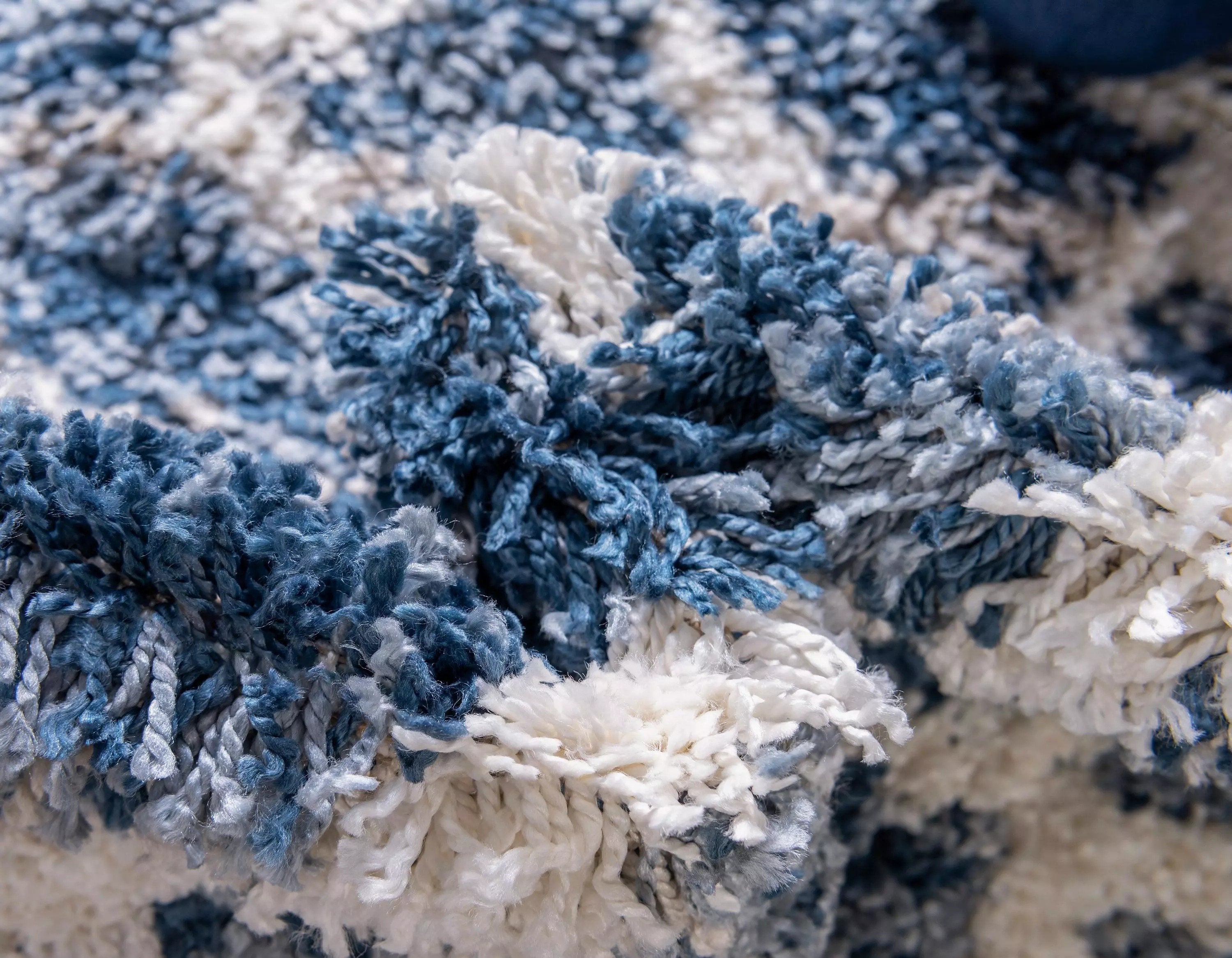 Roderick - Diamond Pattern Shaggy Rug