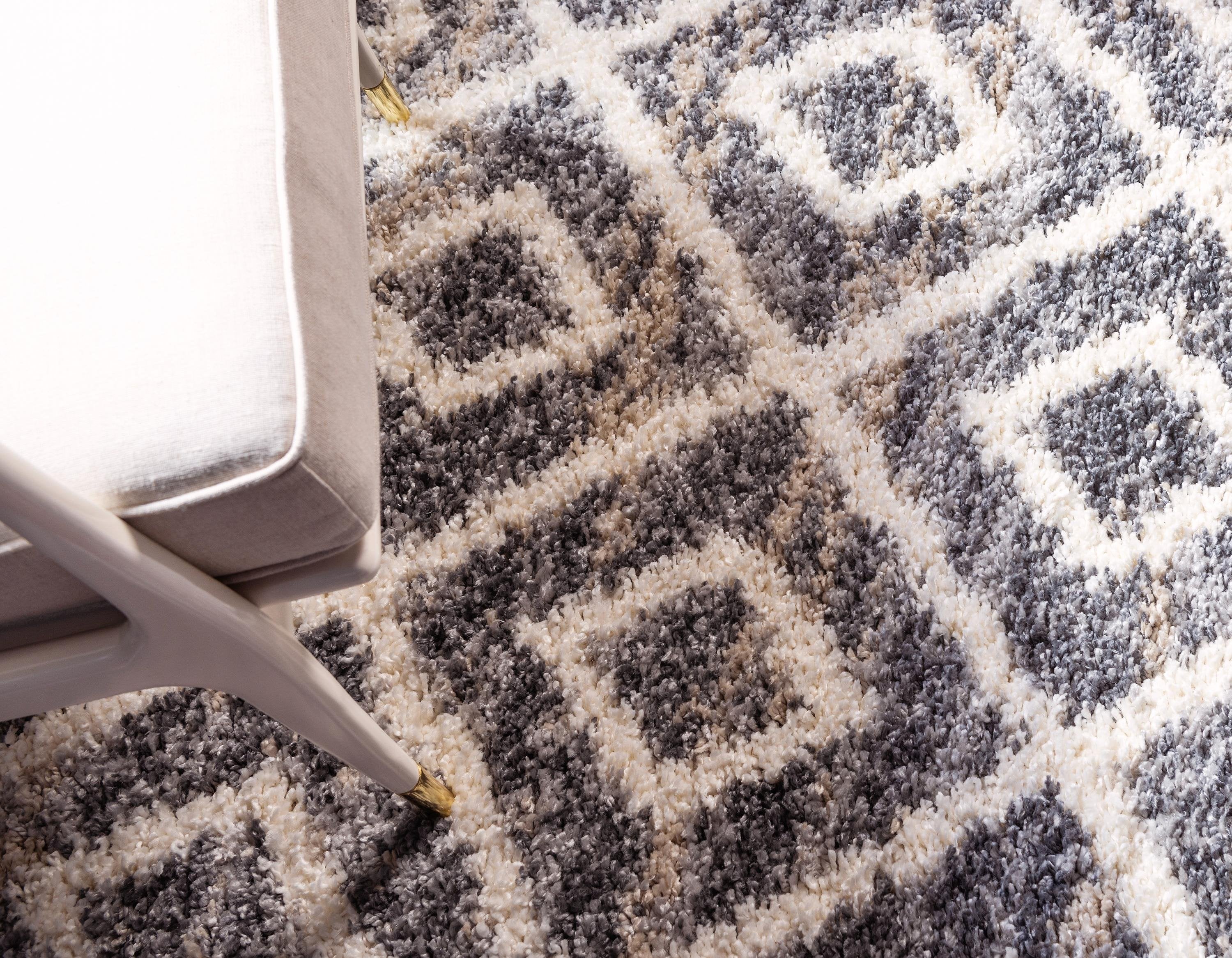 Roderick - Diamond Pattern Shaggy Rug