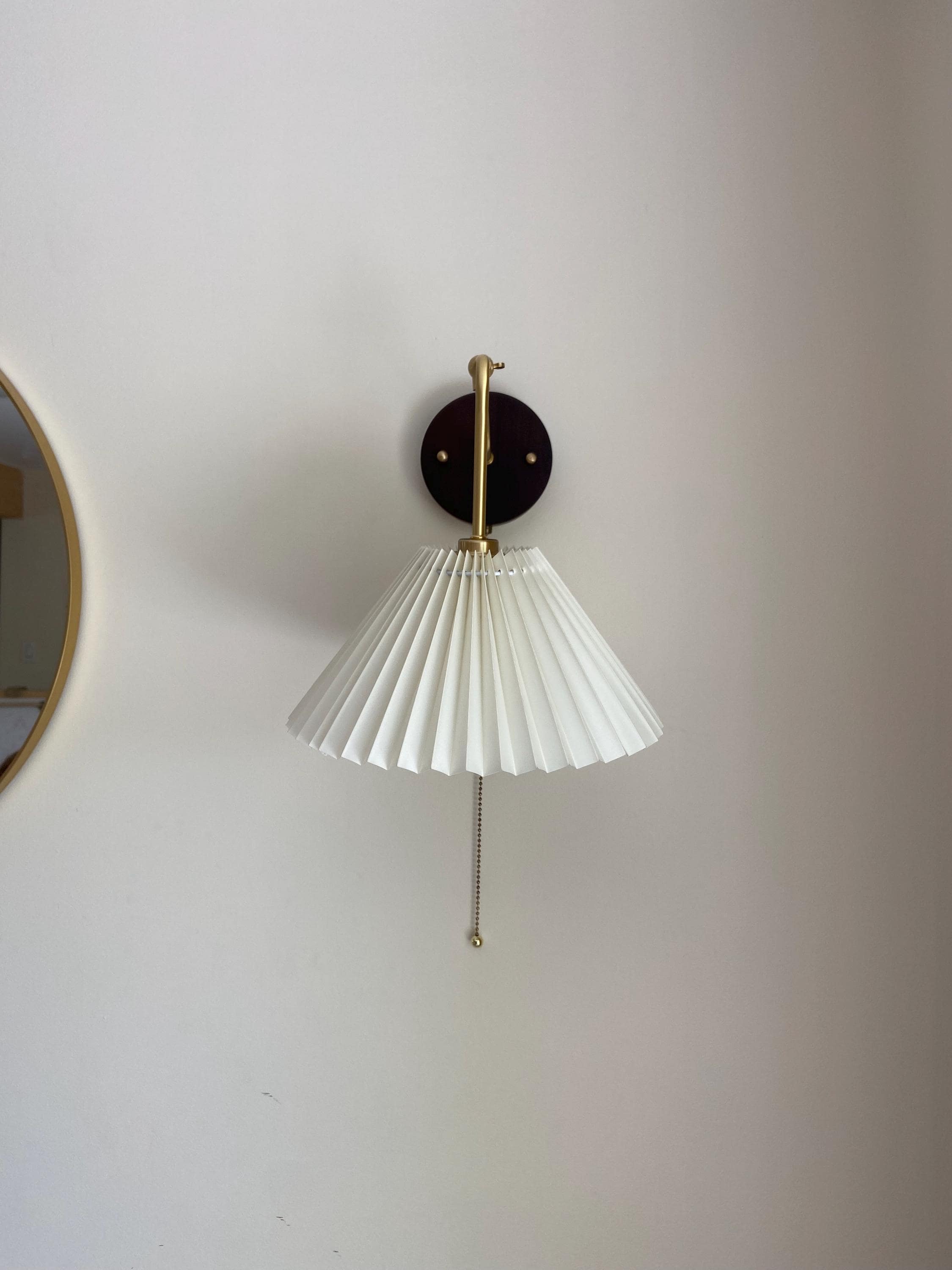 Brass Wall Sconce with Pleated Shade – Plug-In or Hardwired Pull Chain Light | Vintage-Inspired Modern Wall Lamp for Bedroom & Living Room