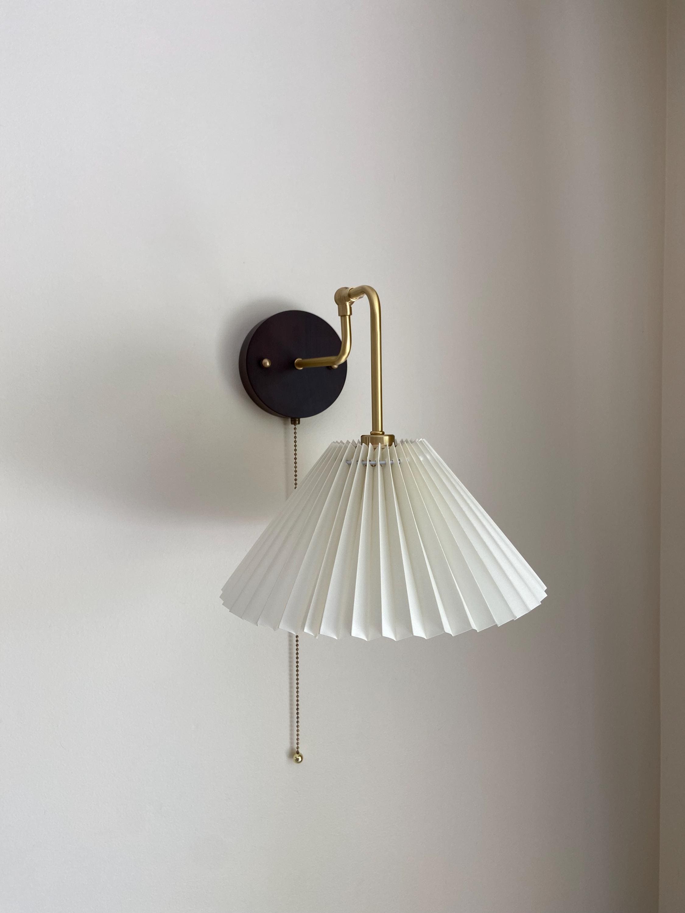 Brass Wall Sconce with Pleated Shade – Plug-In or Hardwired Pull Chain Light | Vintage-Inspired Modern Wall Lamp for Bedroom & Living Room